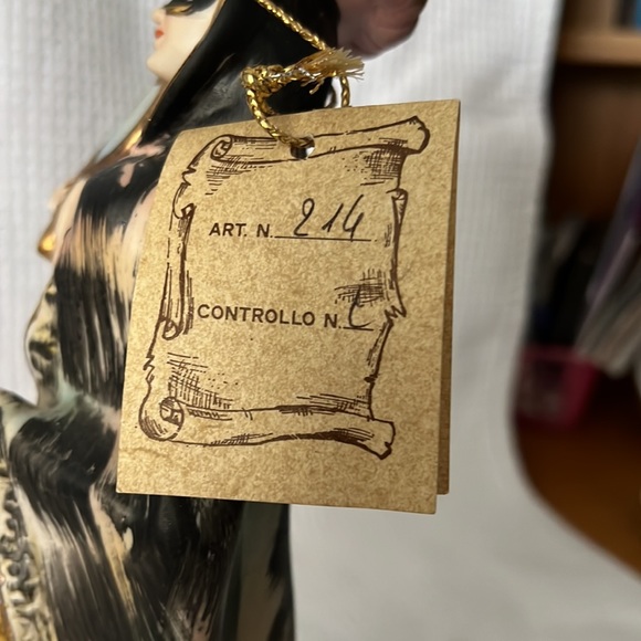 Capodimonte Masked Queen - Picture 5 of 5